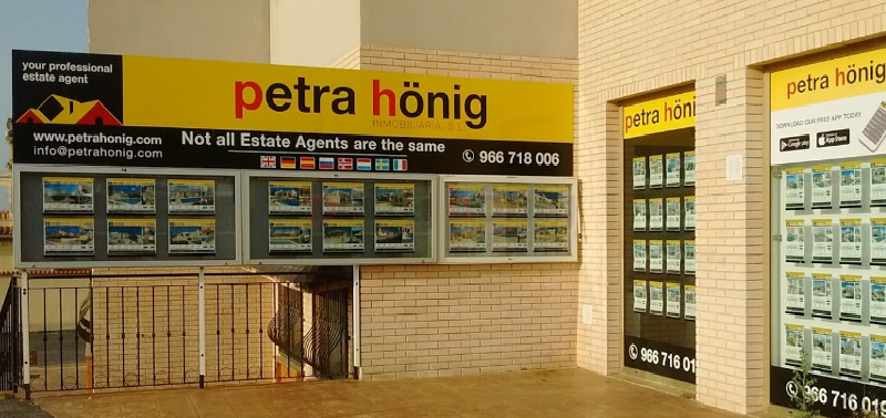 Estate agents in El Raso: guarantee of success