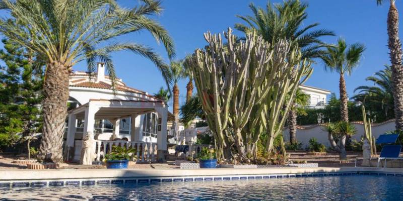Denken Sie daran, nach Spanien zu ziehen? Diese Villa zum Verkauf in Ciudad Quesada wird Sie verzaubern