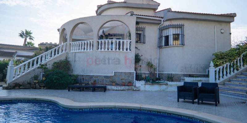 Villa for sale in La Marquesa Golf 
