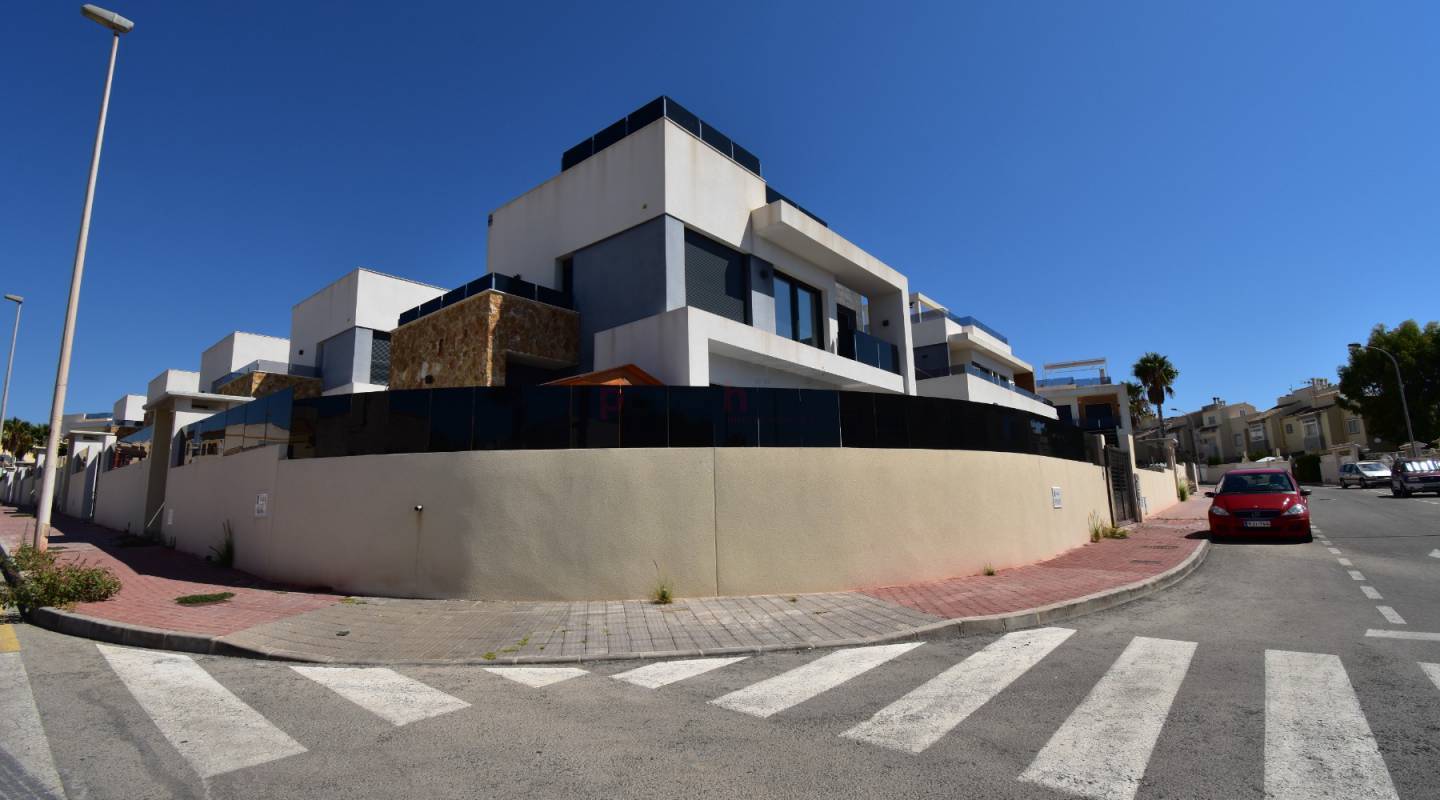 Resales - Villa - Torrevieja