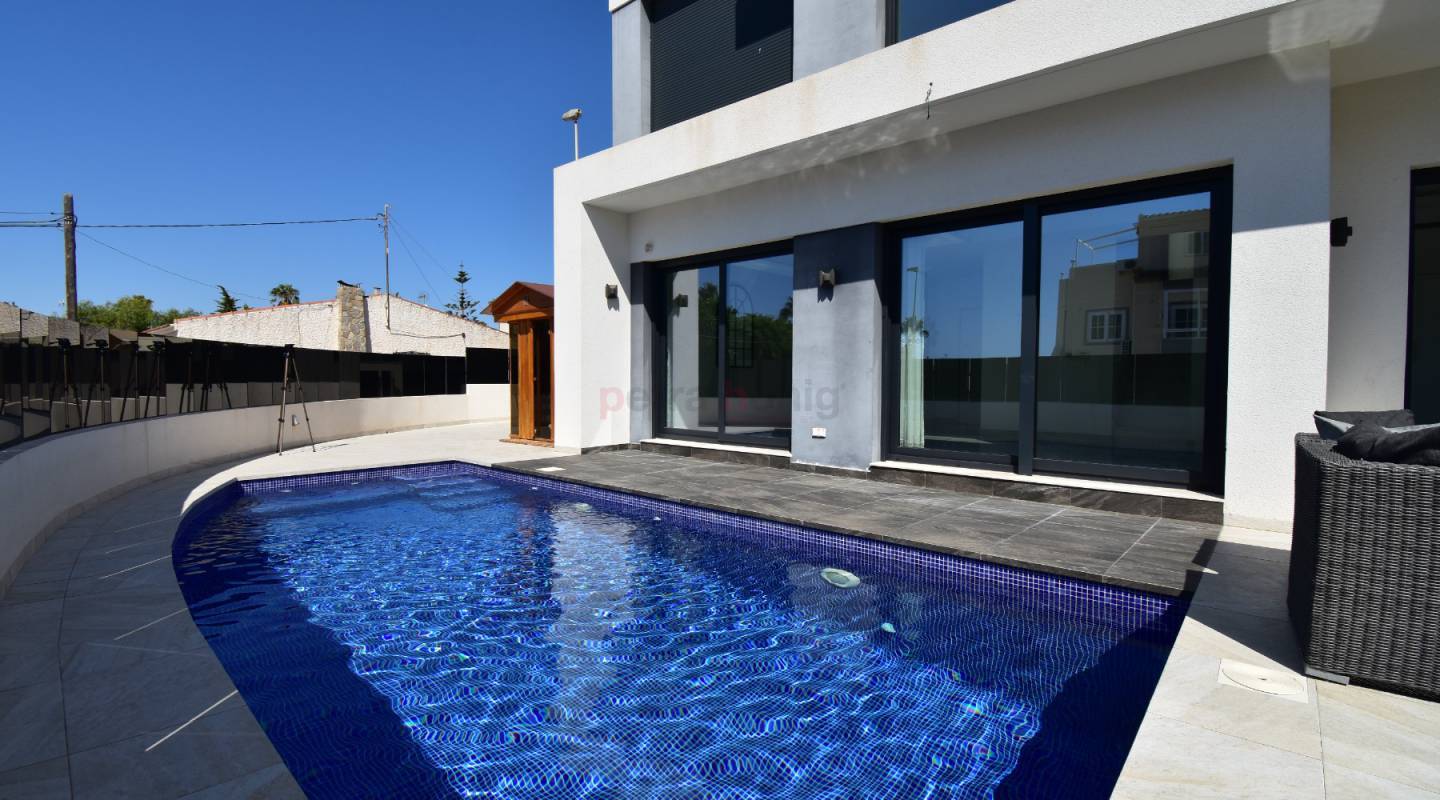 Resales - Villa - Torrevieja