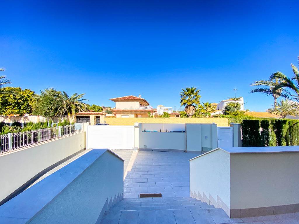 Resales - Villa - La Zenia