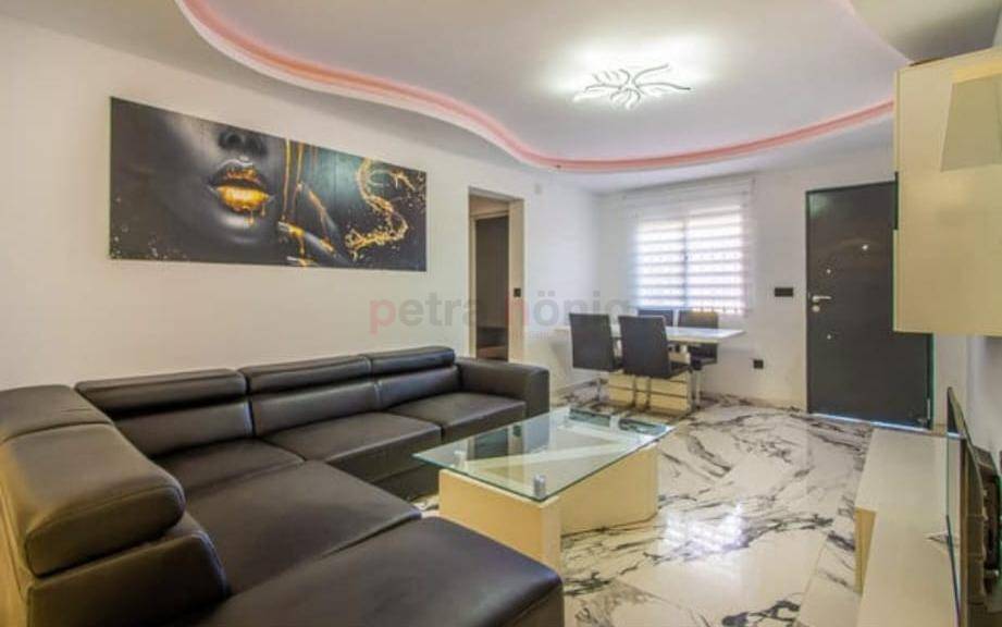 Resales - Villa - Torrevieja - La Siesta