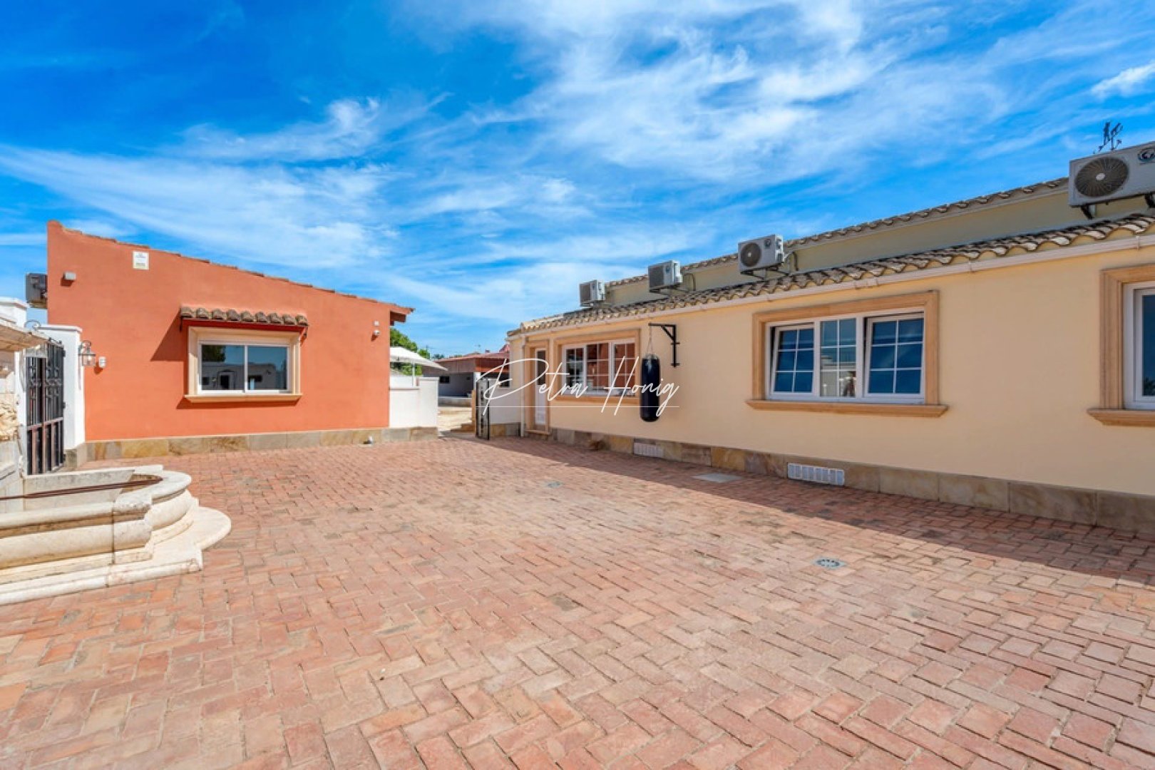 A Vendre - Villa - Other areas - Heredades
