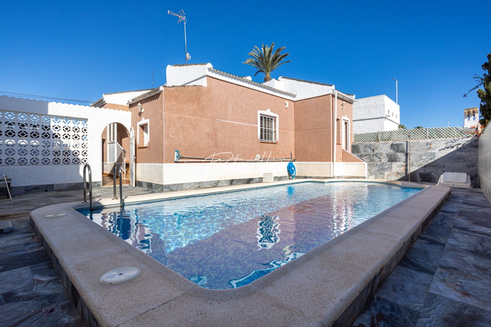A Vendre - Villa - Torrevieja - Urbanización San Luis