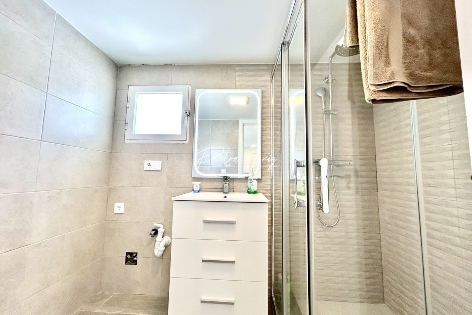 Gebrauchtobjekte - Einfamilienhaus - Villamartin