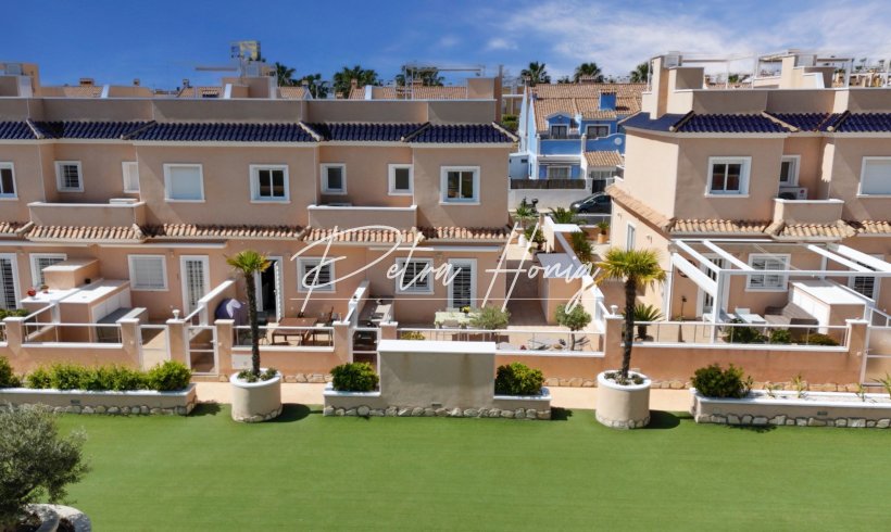 Maison de ville - A Vendre - Cabo Roig - 952