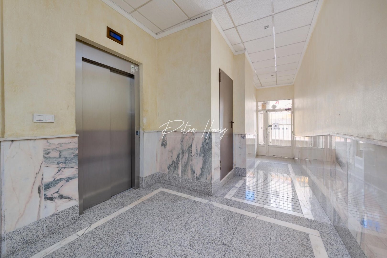 Resales - Apartment - Torrevieja - Centro - Muelle Pesquero