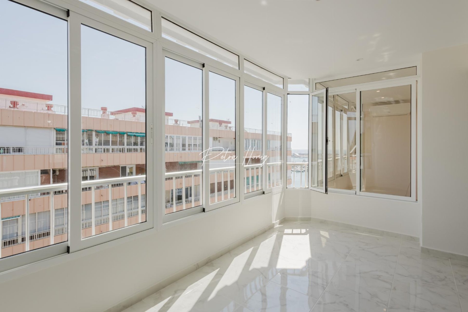 Resales - Apartment - Torrevieja - Playa de La Acequion