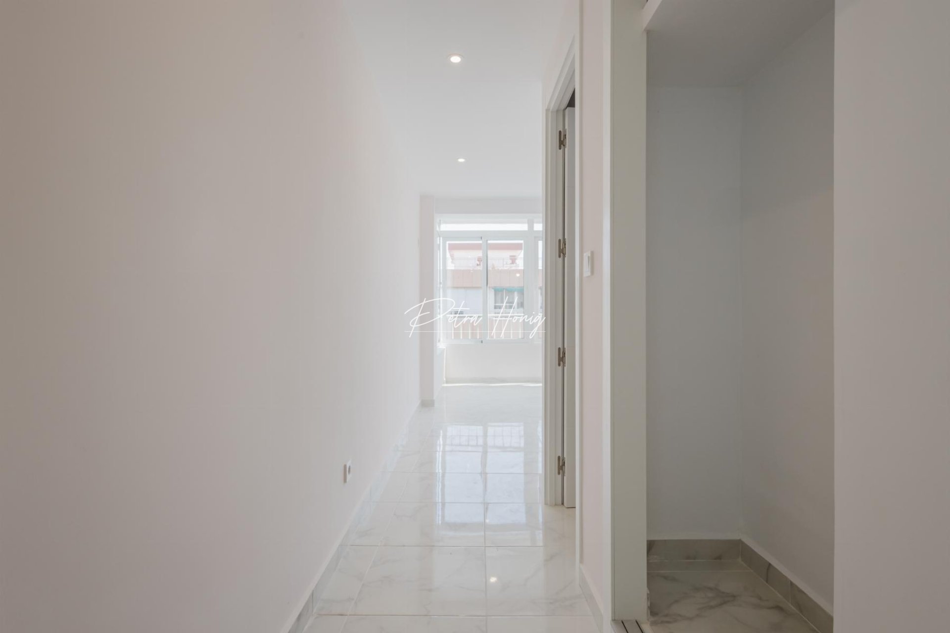 Resales - Apartment - Torrevieja - Playa de La Acequion