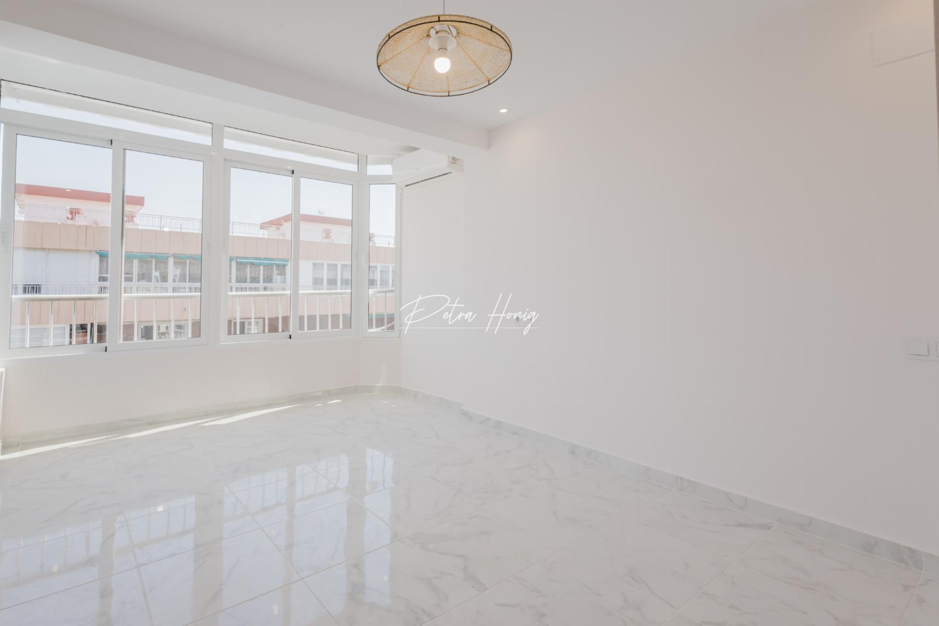 Resales - Apartment - Torrevieja - Playa de La Acequion