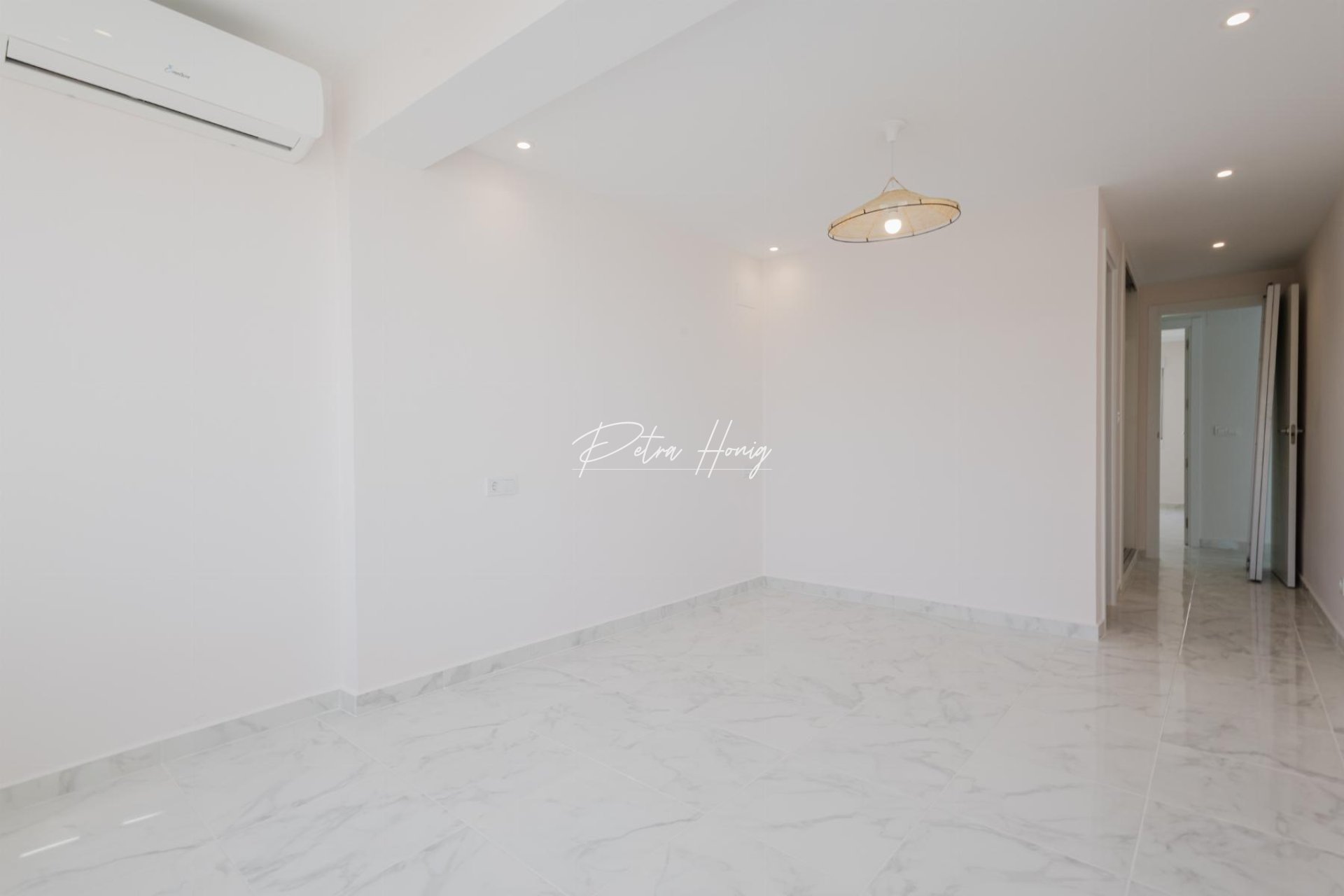 Resales - Apartment - Torrevieja - Playa de La Acequion