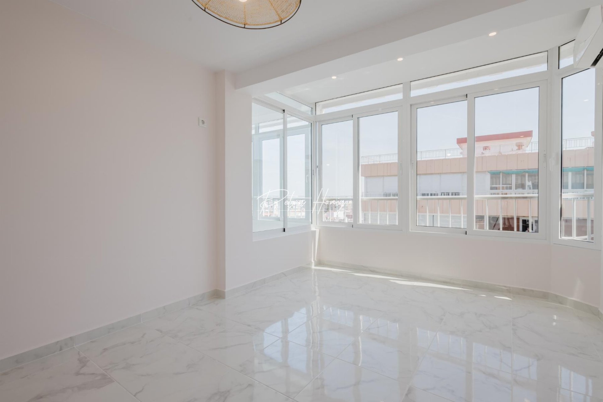 Resales - Apartment - Torrevieja - Playa de La Acequion