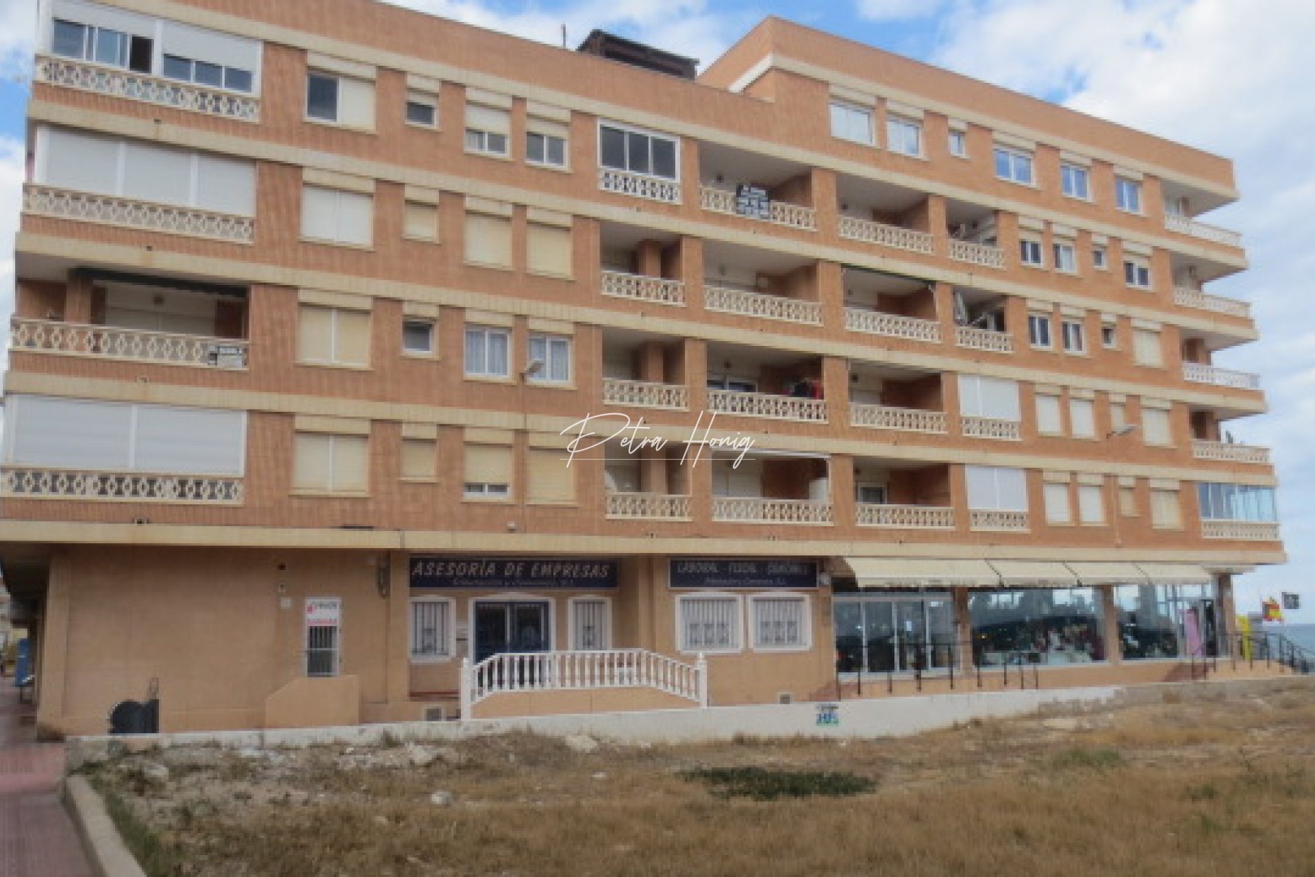 Resales - Commercial - La Mata - Centro