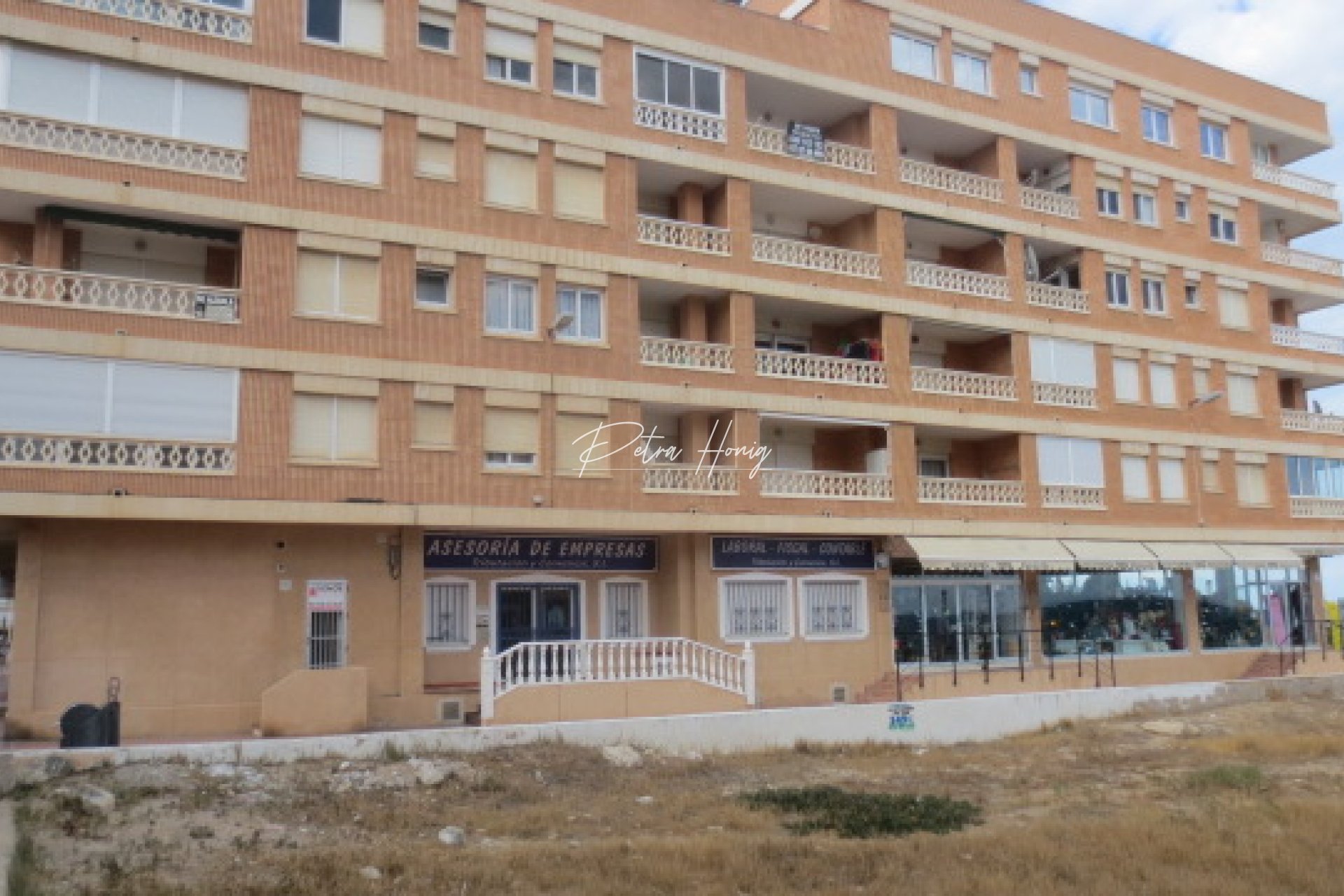 Resales - Commercial - La Mata - Centro