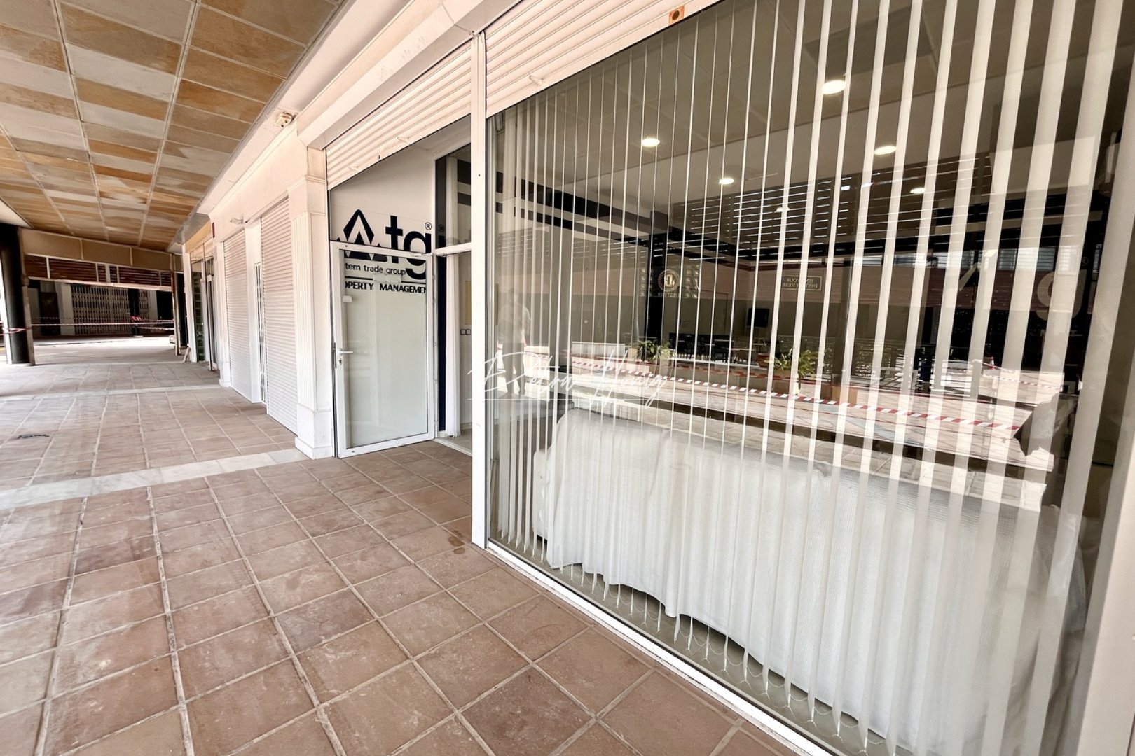 Resales - Commercial - Playa Flamenca