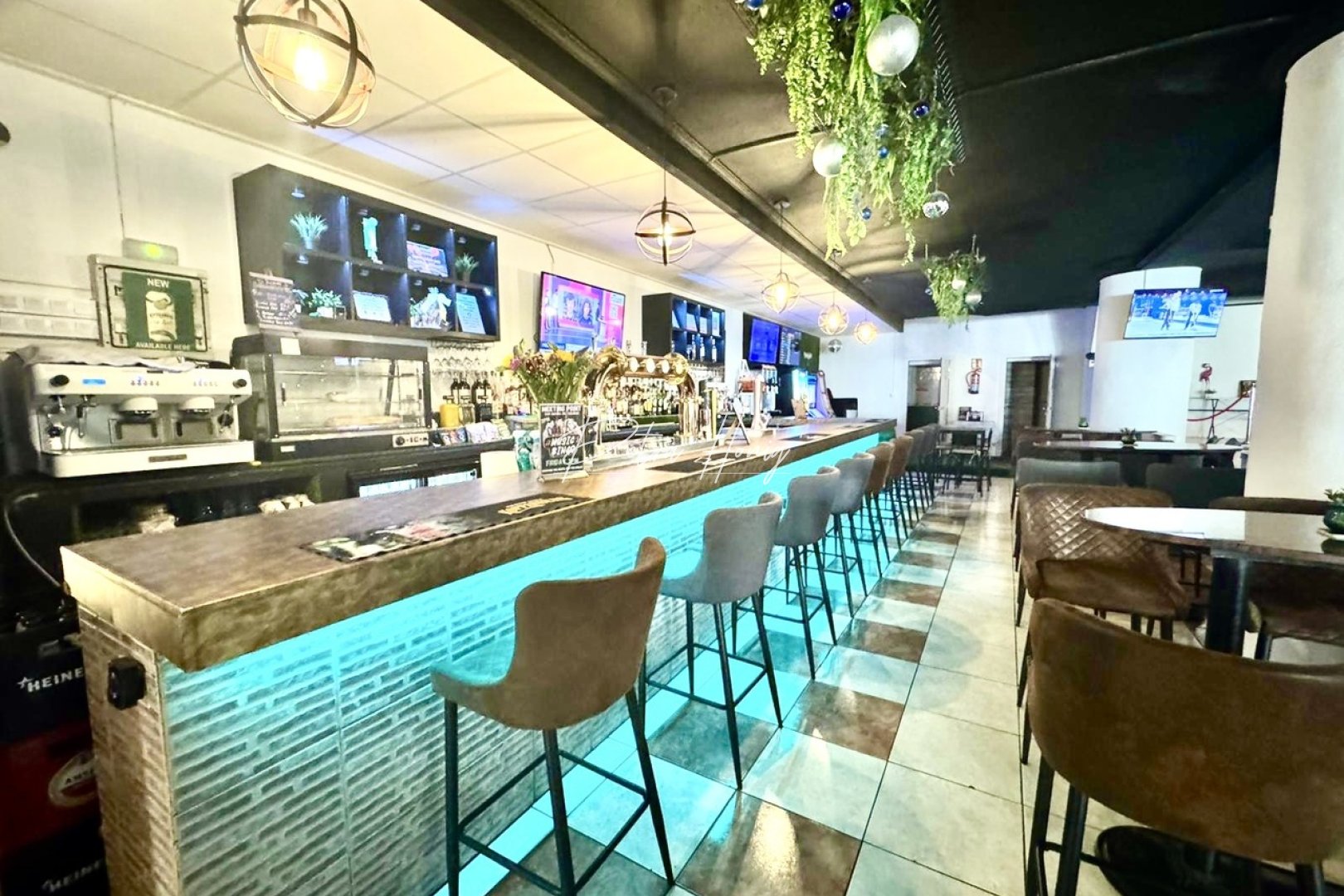 Resales - Commercial - San Miguel de Salinas