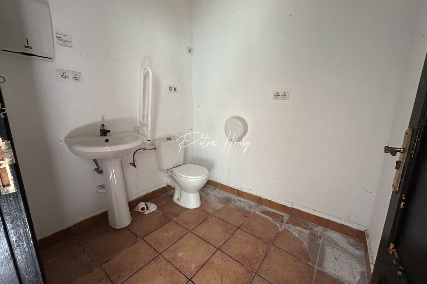 Resales - Commercial - Villamartin