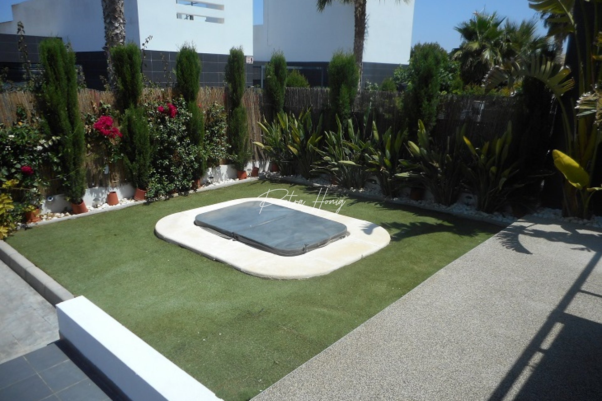 Resales -  - La Finca Golf