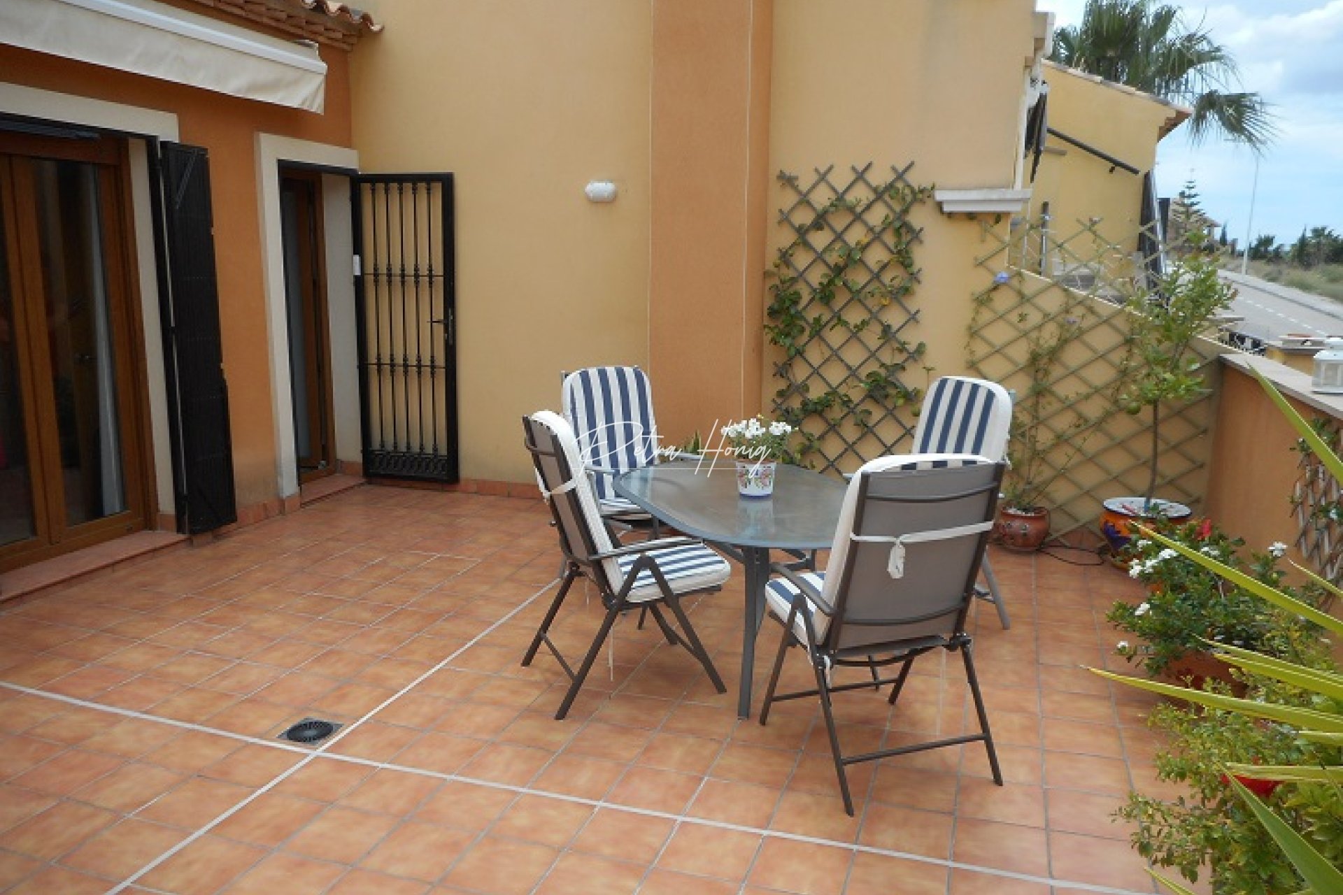 Resales -  - La Finca Golf