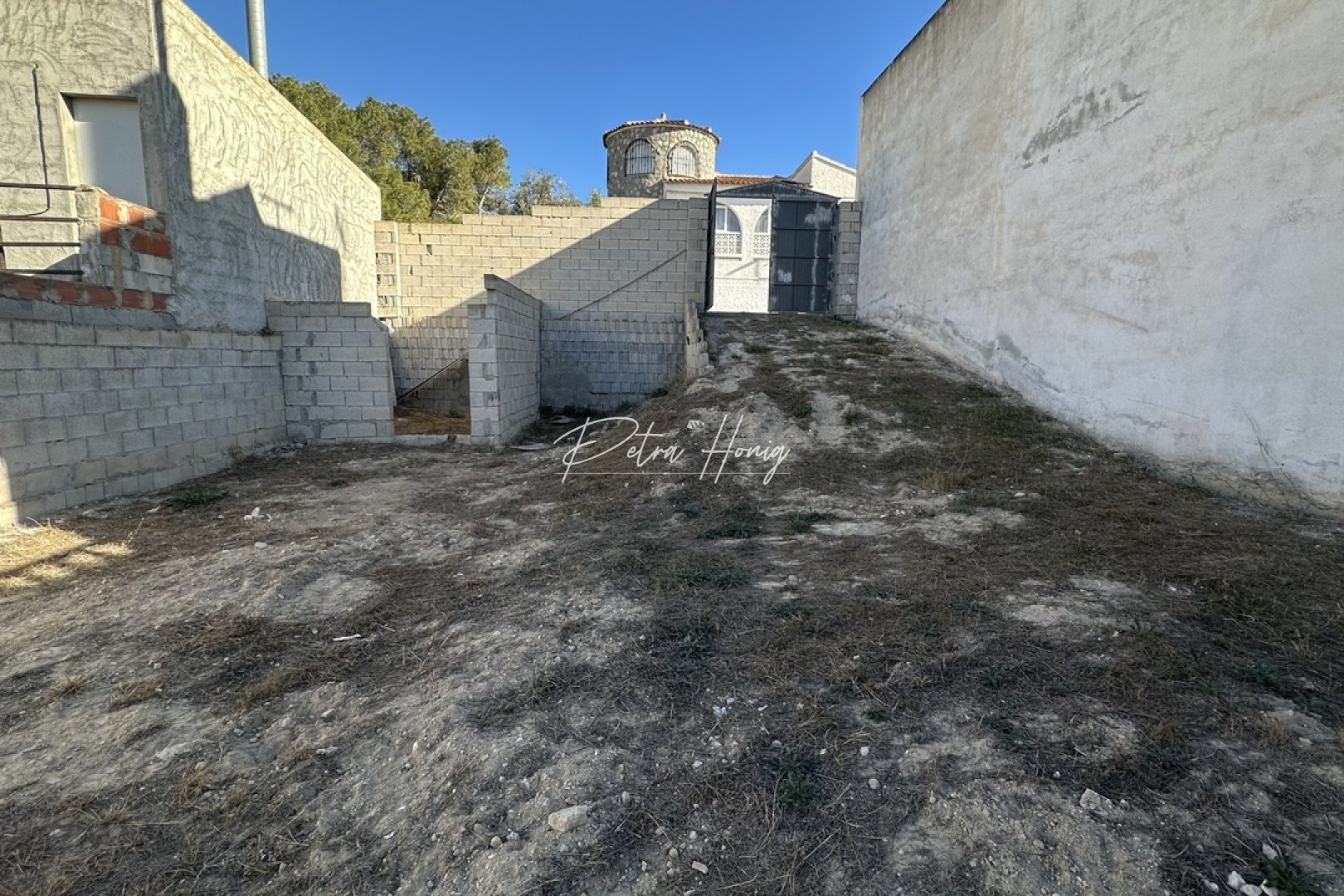 Resales - Plot - Benijofar