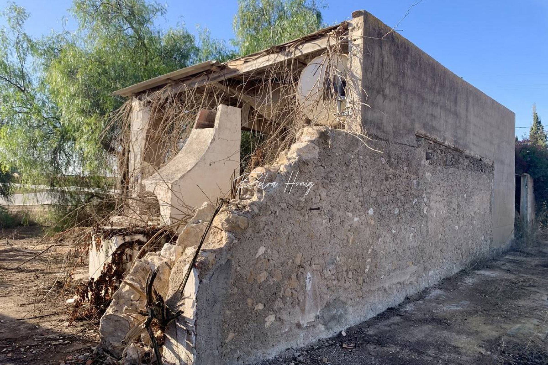 Resales - Plot - La Marina