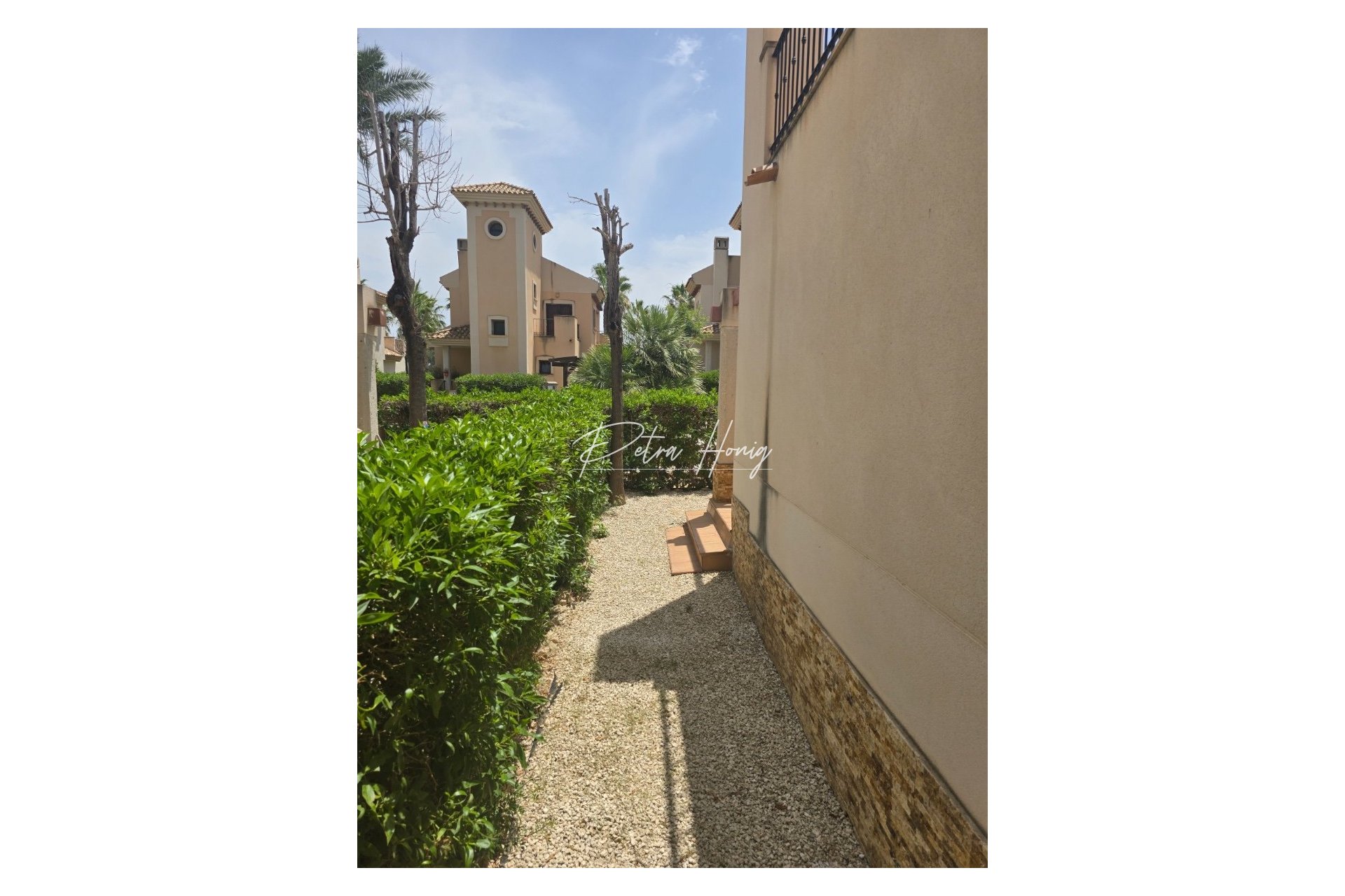 Resales - Semi Detached - La Finca Golf