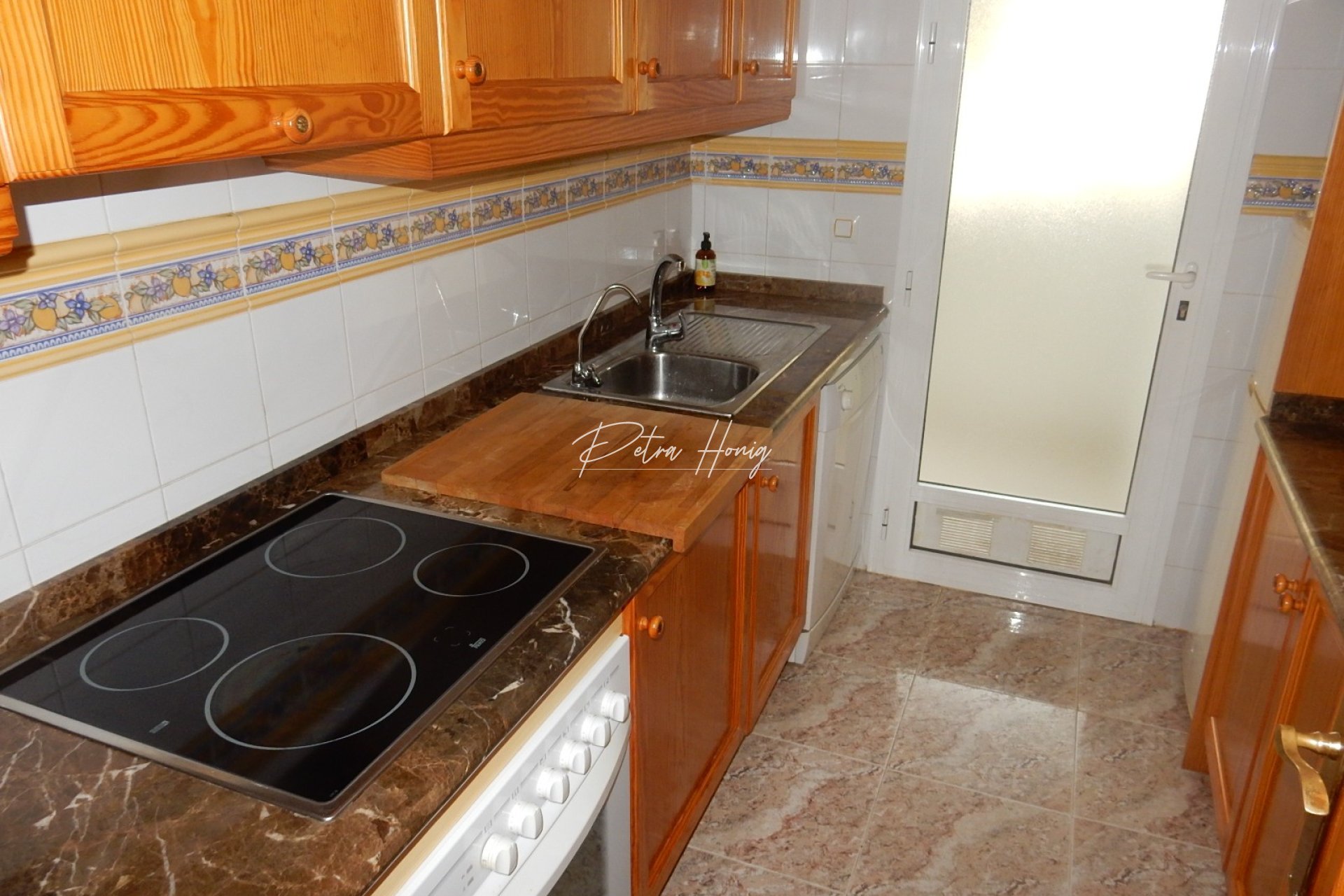 Resales - Townhouse - Lo Crispin