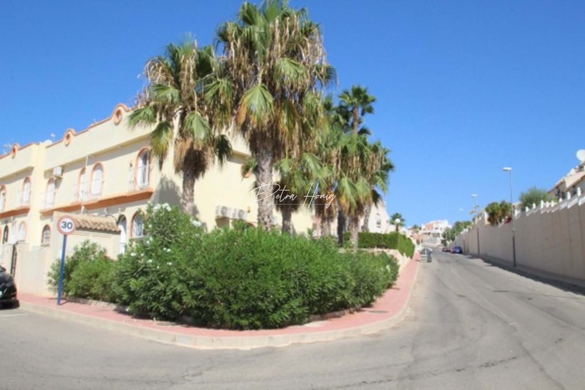 Resales - Townhouse - Villamartin