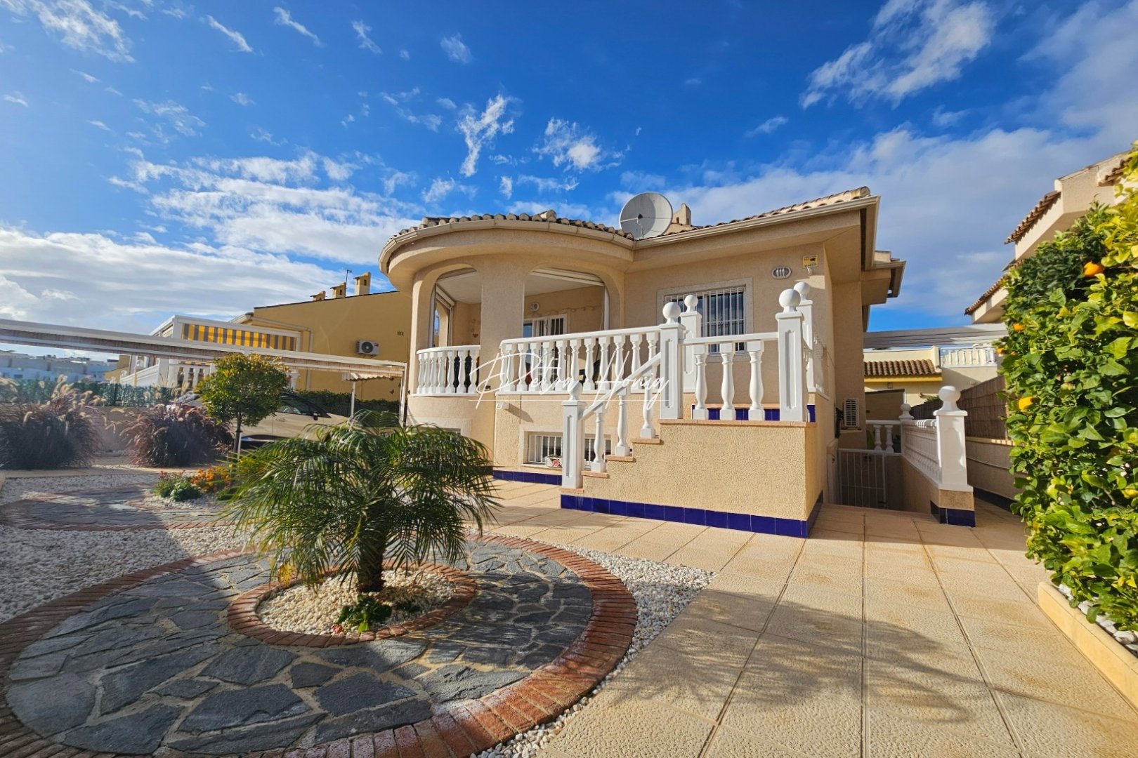 Resales - Villa - Benimar