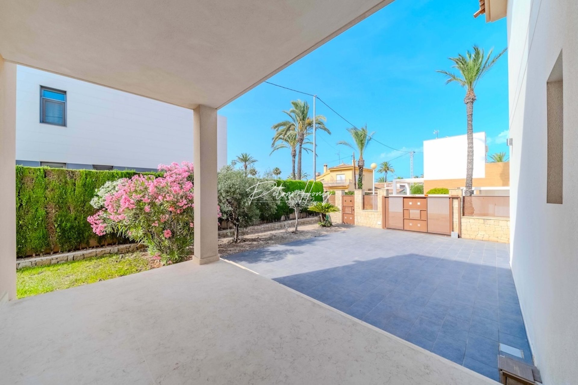 Resales - Villa - Cabo Roig