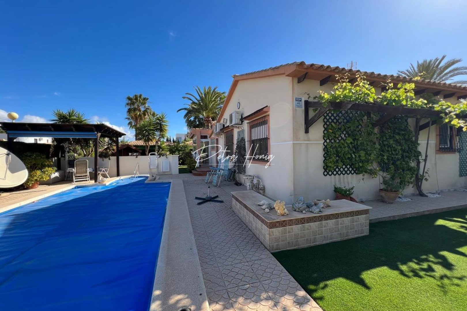 Resales - Villa - Cabo Roig