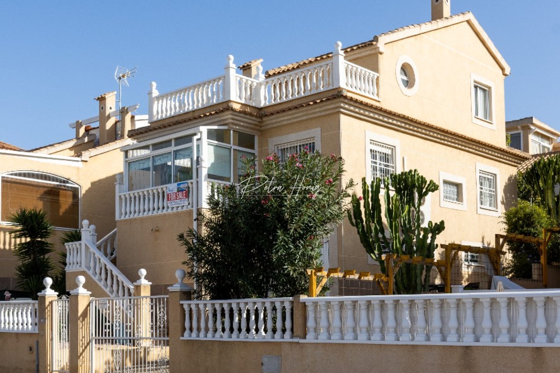 Resales - Villa - Los Altos