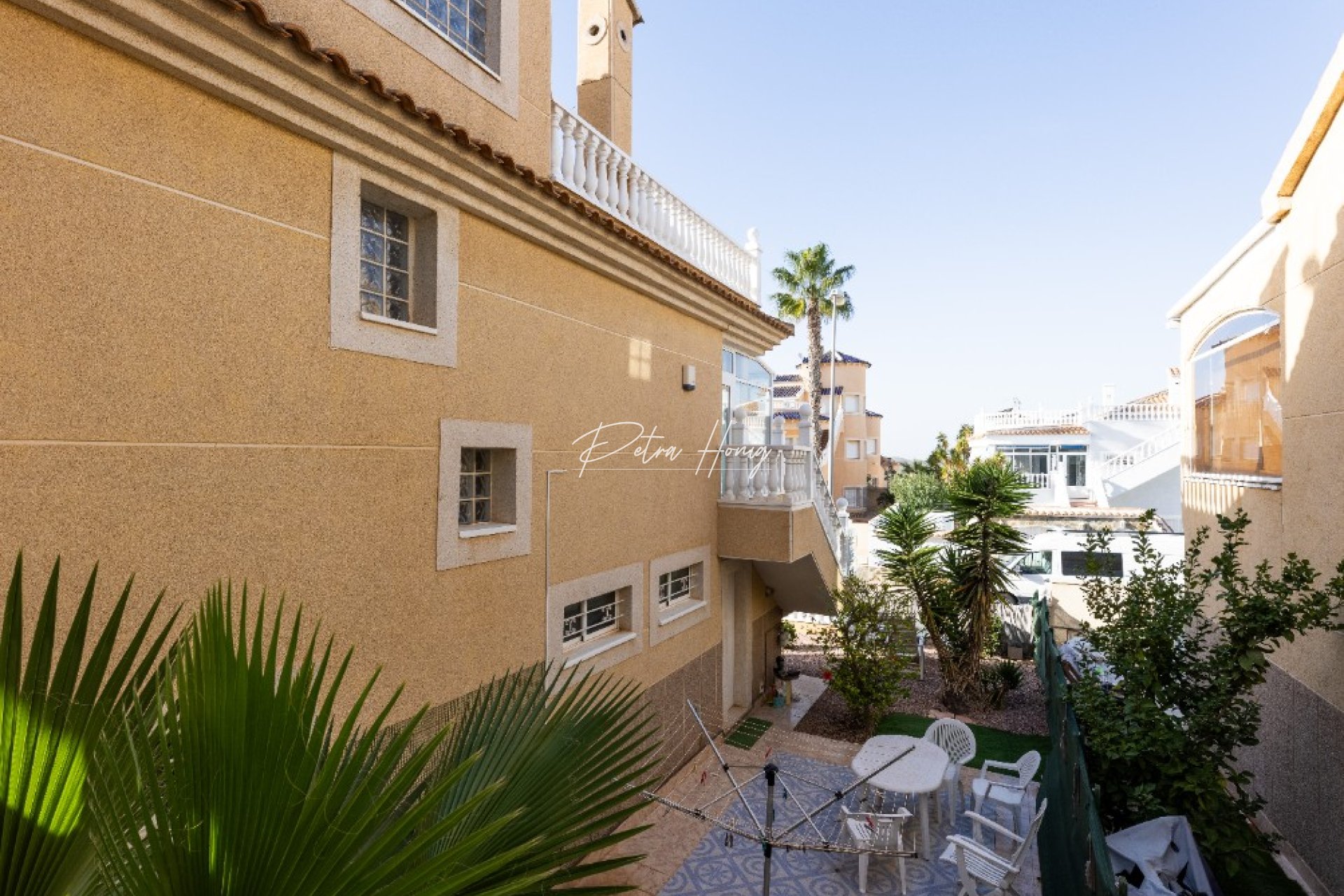 Resales - Villa - Los Altos