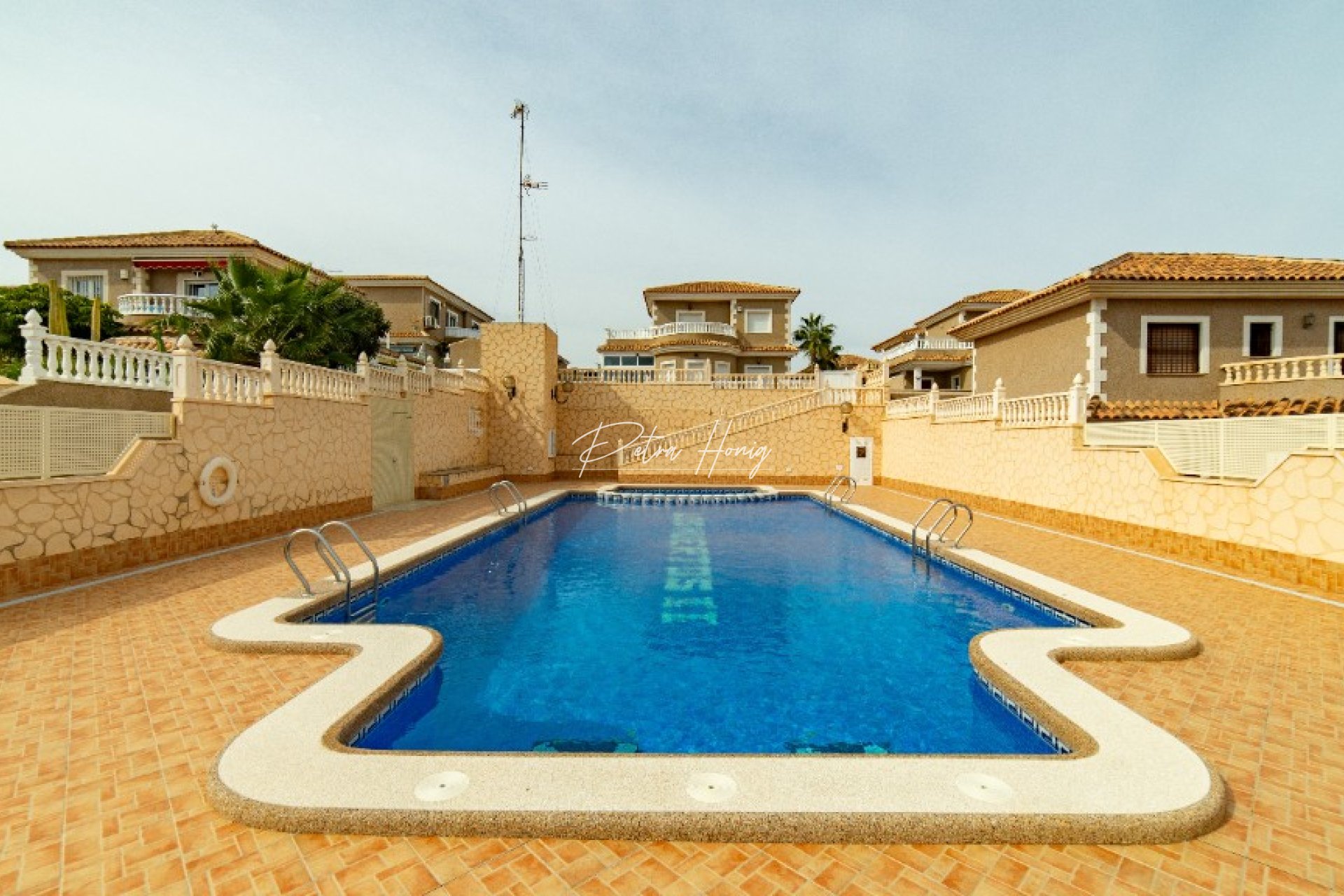 Resales - Villa - Los Altos