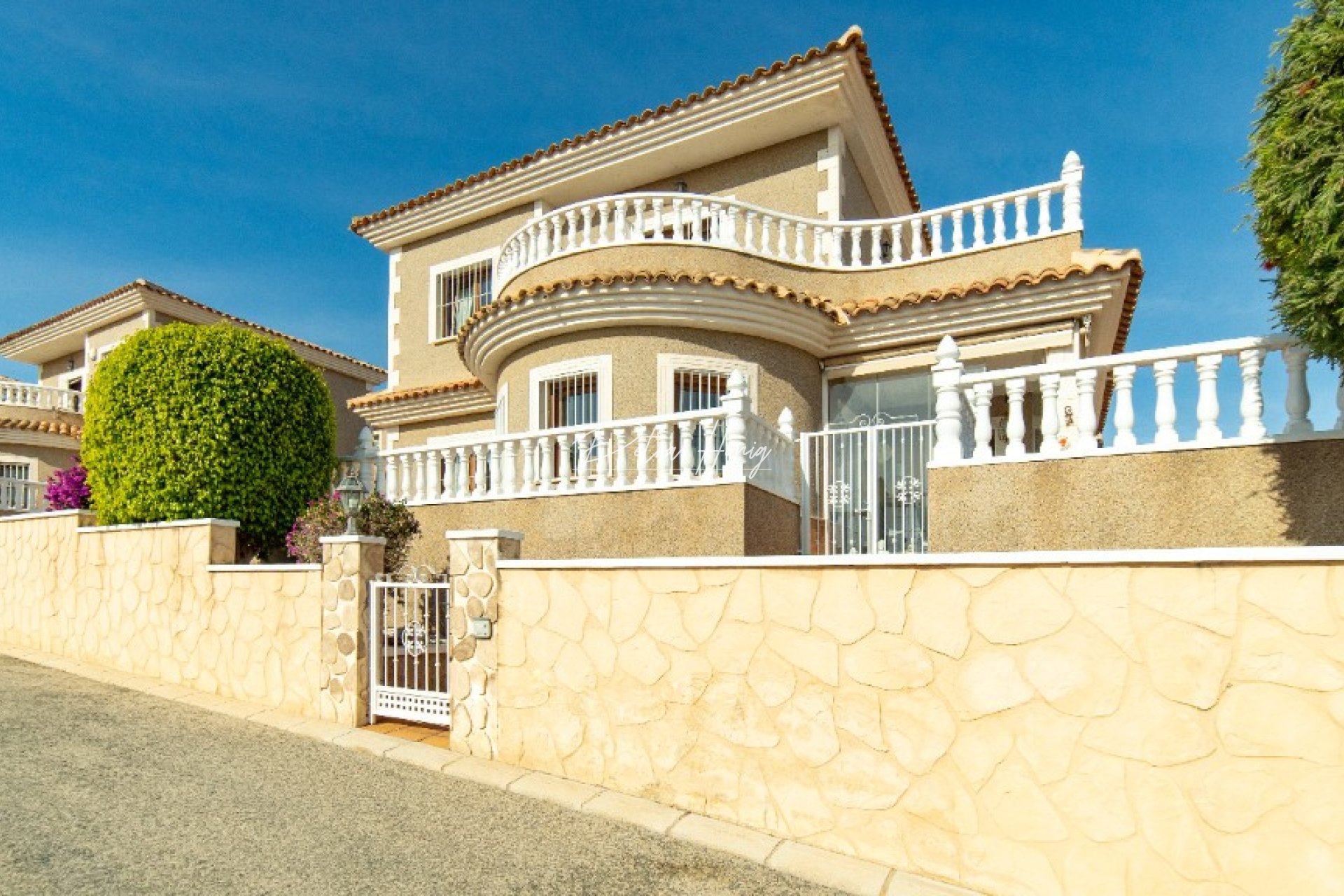 Resales - Villa - Los Altos