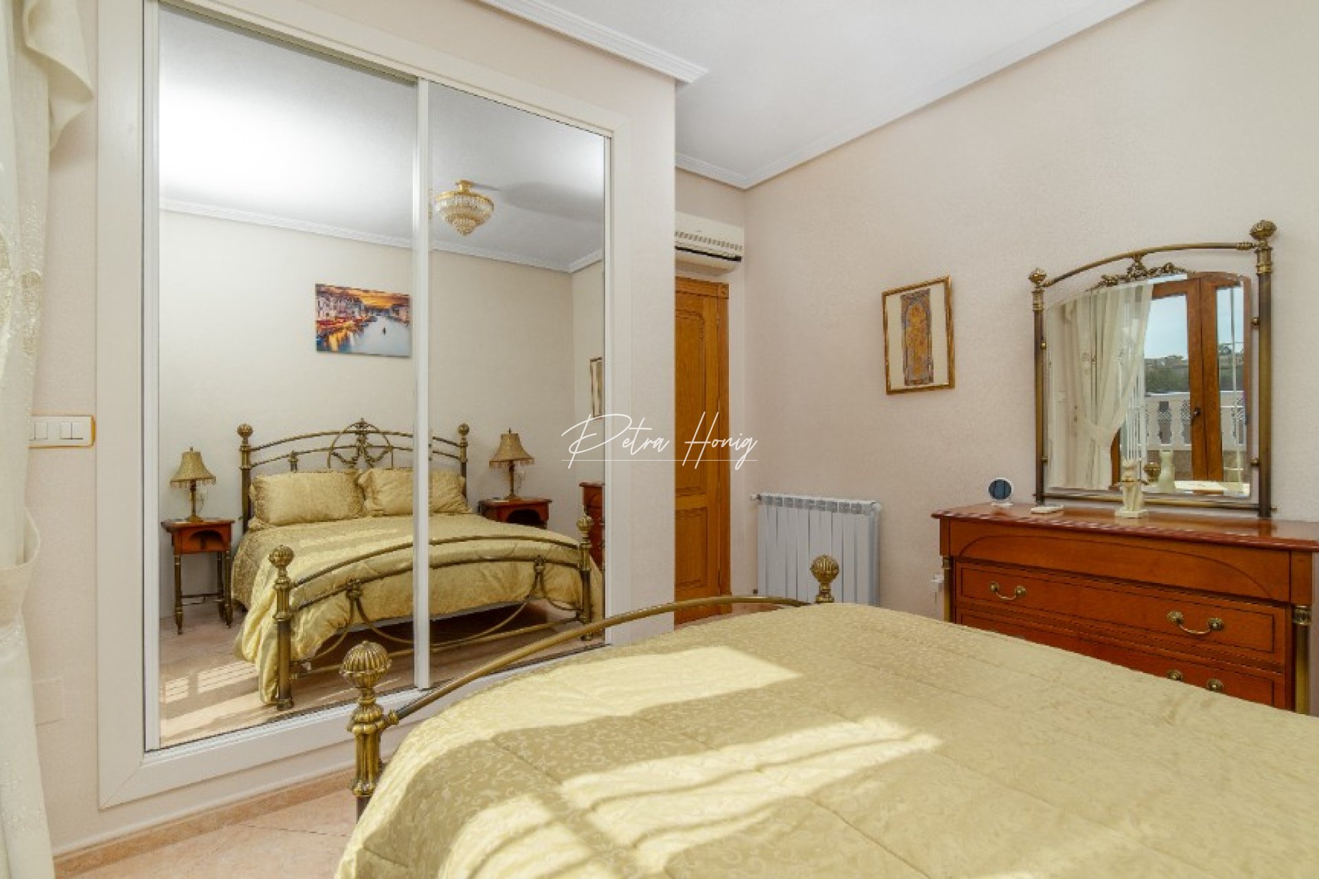 Resales - Villa - Los Altos