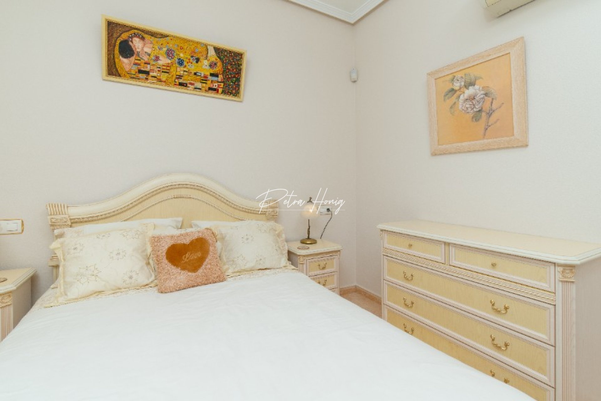 Resales - Villa - Los Altos