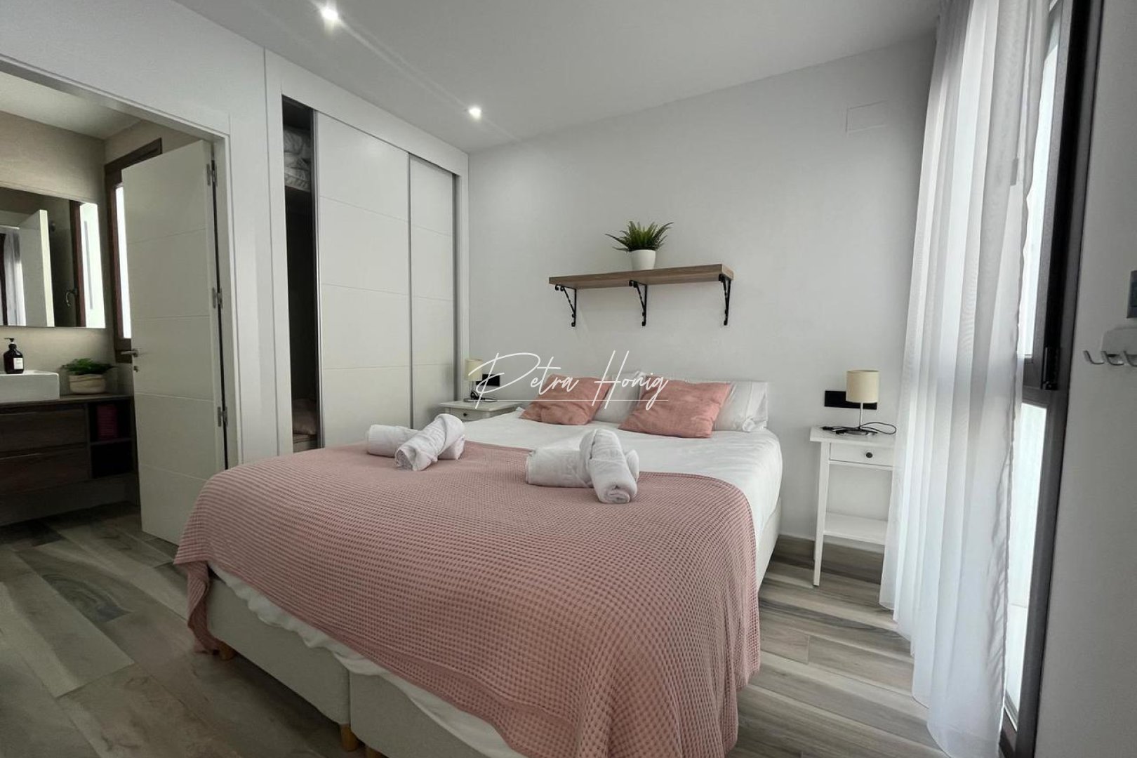 Resales - Villa - Los Altos