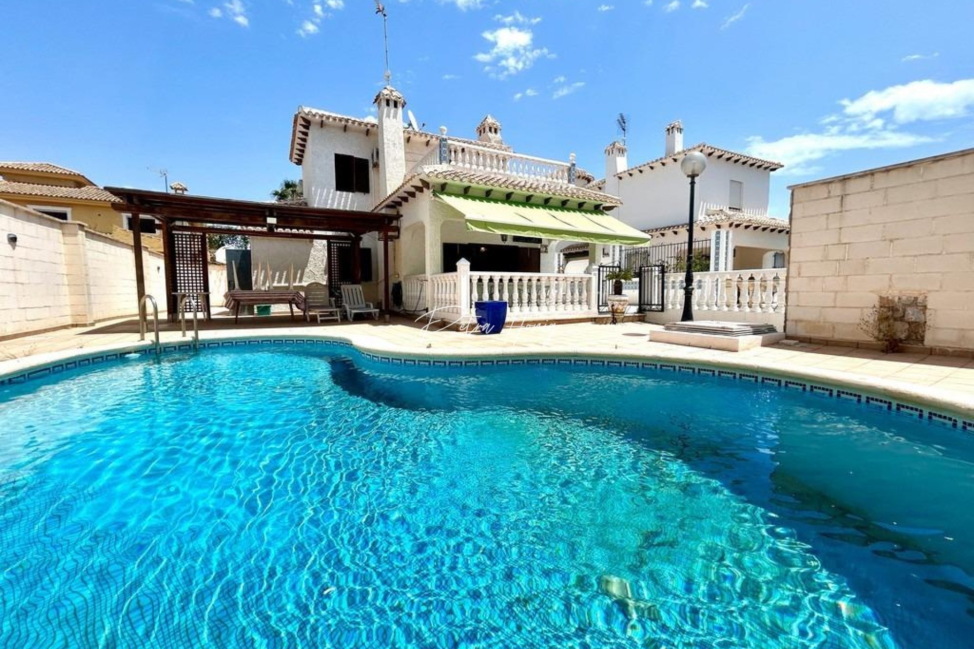Resales - Villa - Orihuela Costa - La Zenia