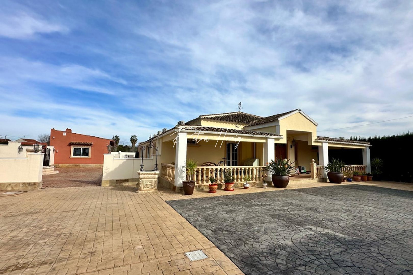 Resales - Villa - Other areas - Heredades