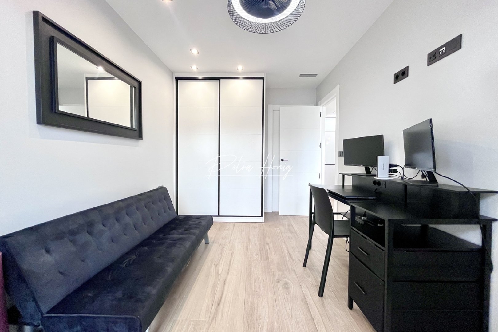 Resales - Villa - Punta Prima