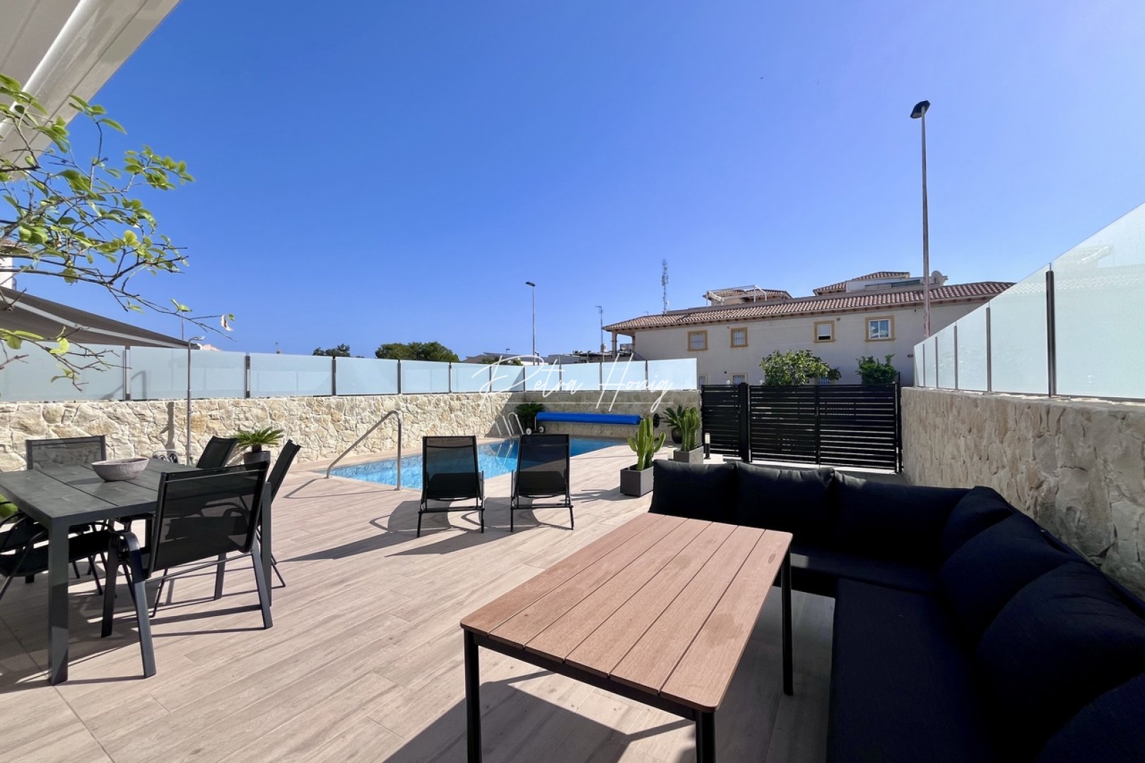 Resales - Villa - Punta Prima