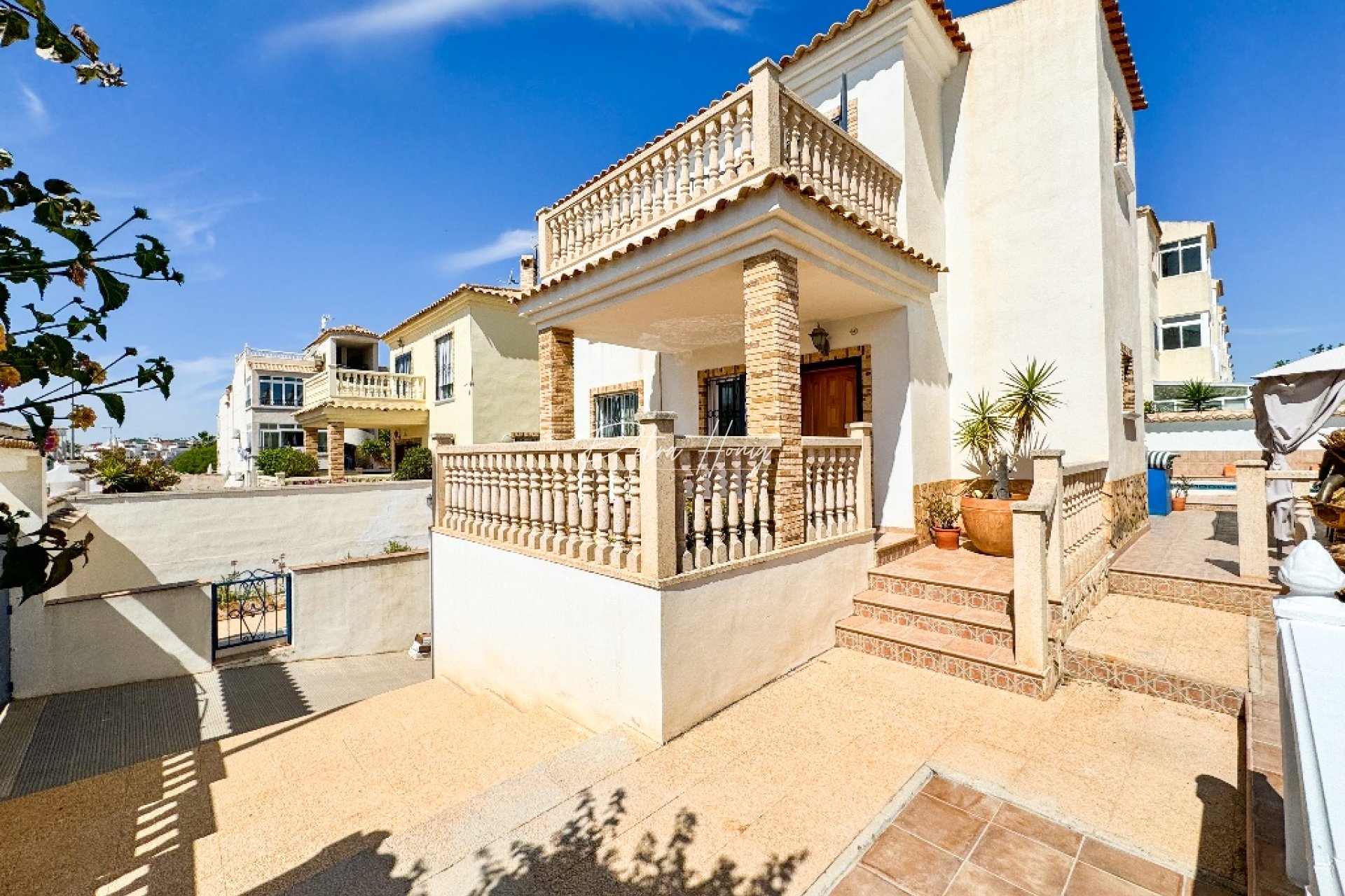 Resales - Villa - Punta Prima