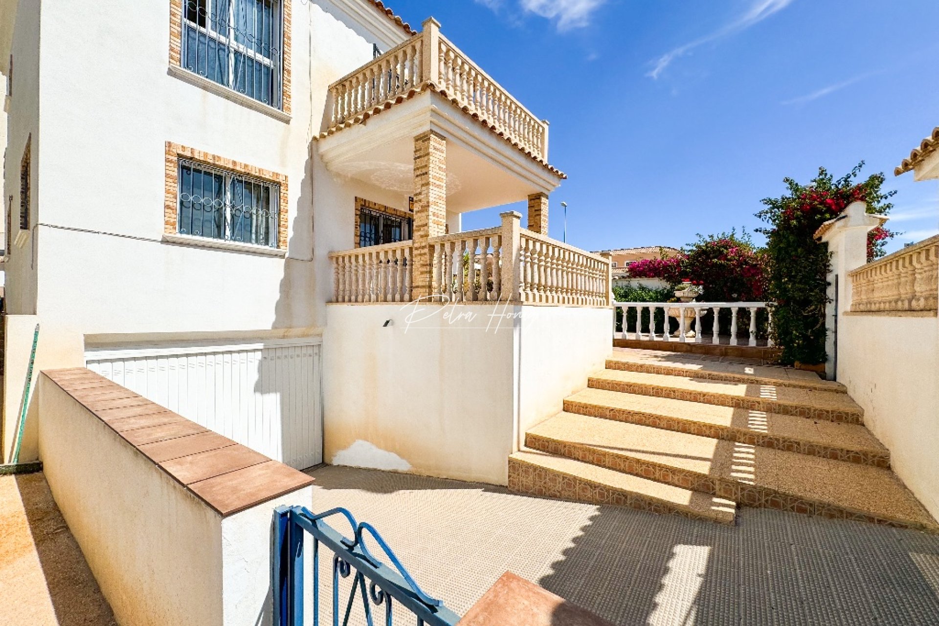 Resales - Villa - Punta Prima
