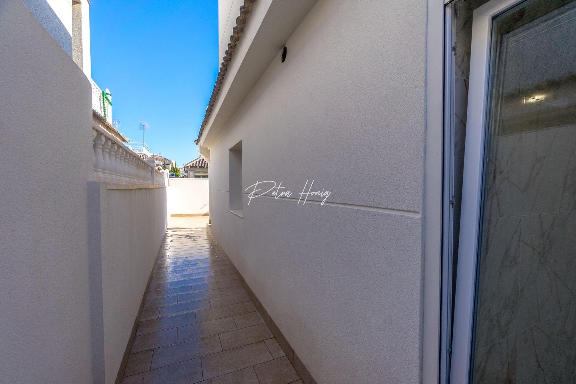 Resales - Villa - Torrevieja - El chaparral