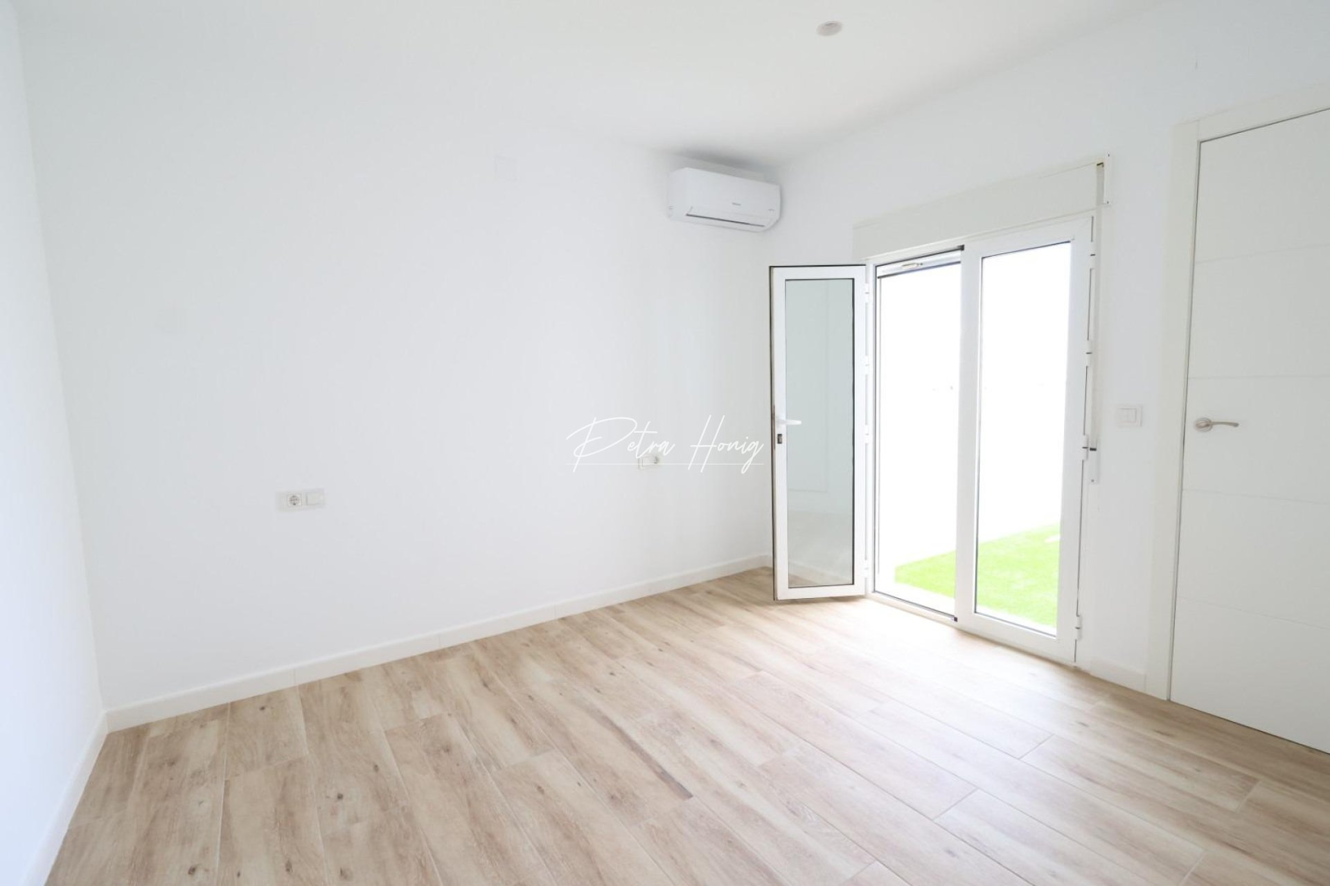 Resales - Villa - Torrevieja - San Luis