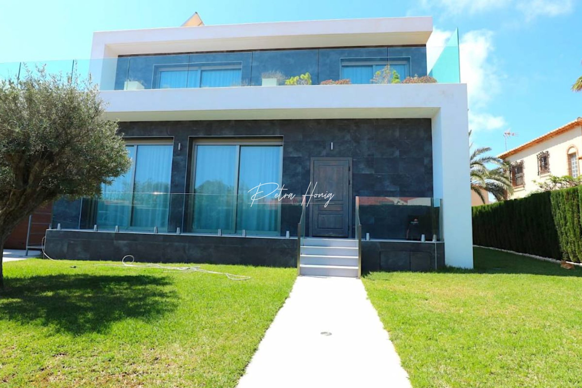 Resales - Villa - Torrevieja