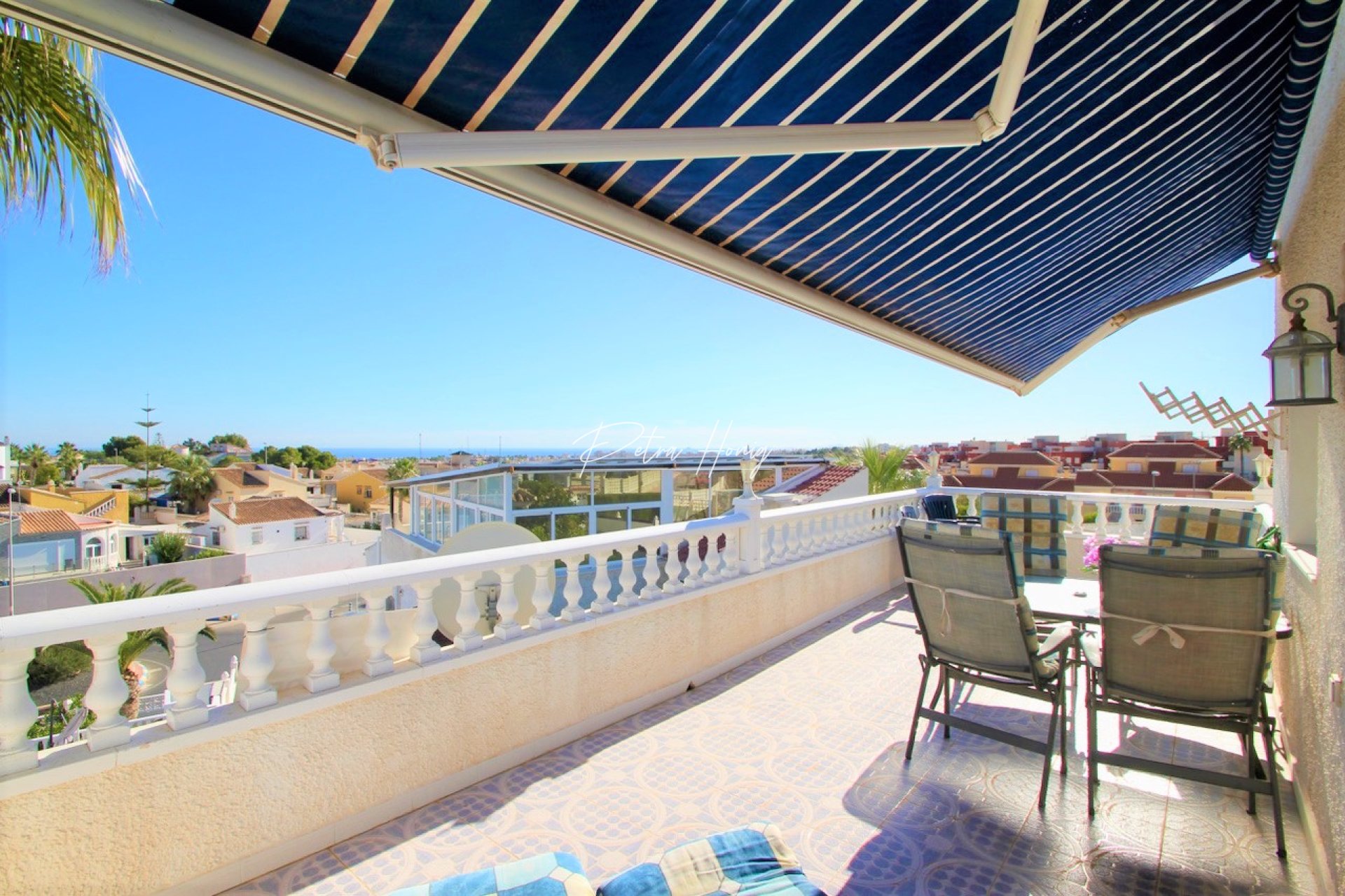 Resales - Villa - Villamartin - Avenida Las Brisas