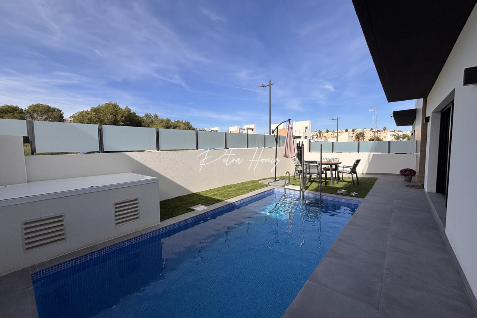 Resales - Villa - Villamartin